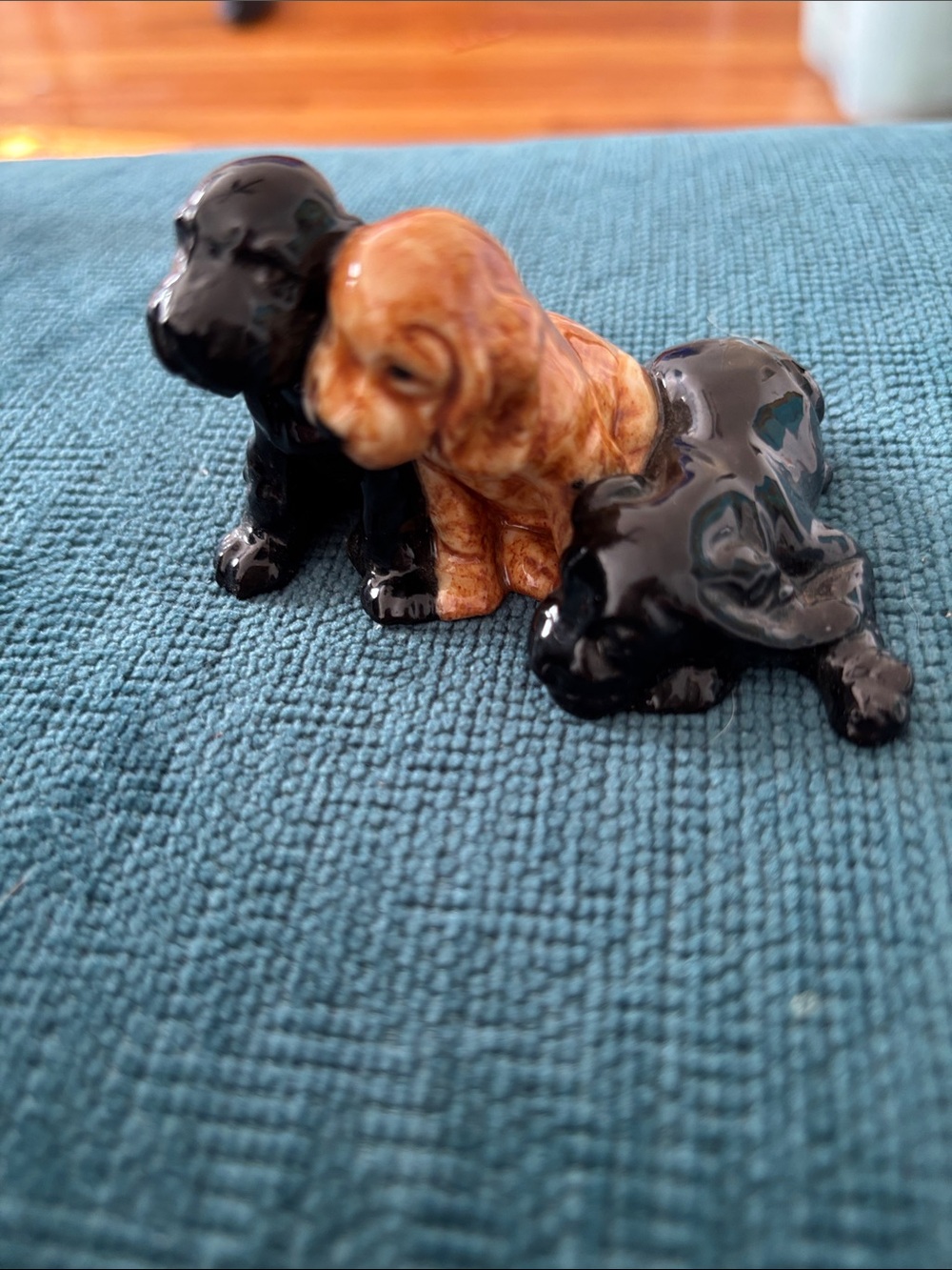 Royal Worcester Spaniel Puppies -
Rw3130 - Doris Lindner - Dated 1949.